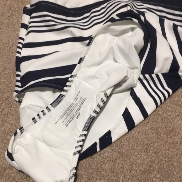 Aerie full coverage bathing suit - Picture 6 of 7